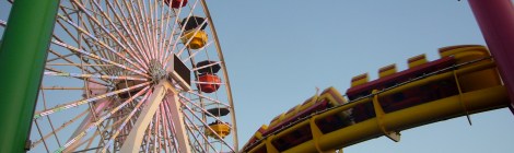 Montaña rusa en el muelle de Santa Mónica
