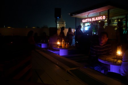 el Gatto Blanco, en la azotea del hotel Nuratti