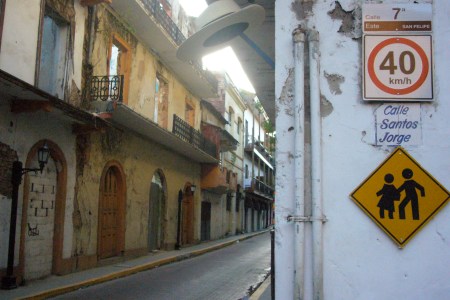 El sombrero de la entrada no deja lugar a dudas