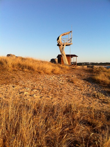 Torre de vigilancia de la playa de Vilar en Corrubedo
