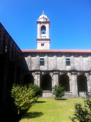 Claustro del monasterio de Santa María de Armenteira