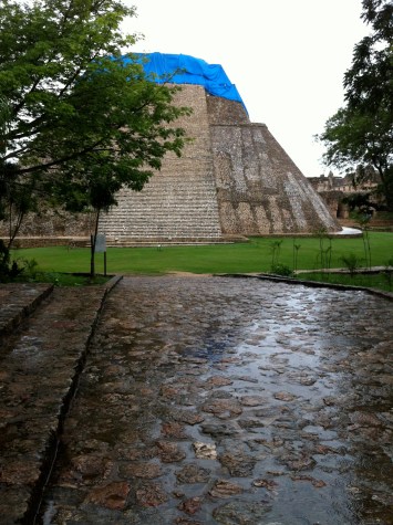 La pirámide del adivino en Uxmal