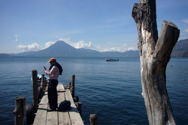 Turista en el Lago Atitlan (Panajachel)