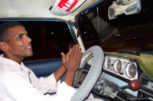 Alegre taxista que nos llevo al embarcadero de Philae Alegre taxista que nos llevo al embarcadero de Philae