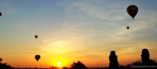 Globos sobrevolando los colosos de Memmon Globos sobrevolando los colosos de Memmon ¿conseguiremos noostros subirnos a uno?¿cuanto nos costará? Aún queda una semana para averiguarlo...