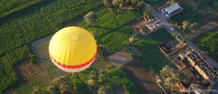Un globo que vuela más bajo que el nuestro.