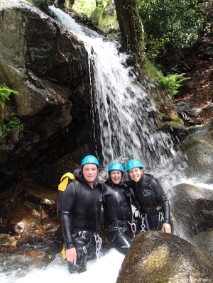 Barranquismo en Papuos: Con la genial Alba a pie de cascada 