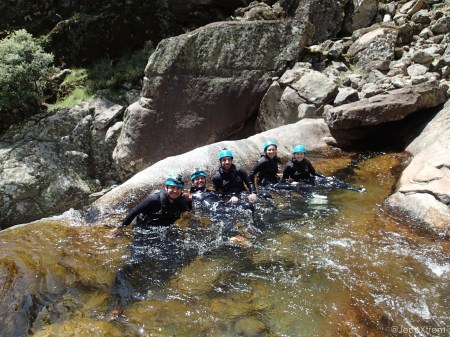 Descansando en una poza de la garganta de Papuos
